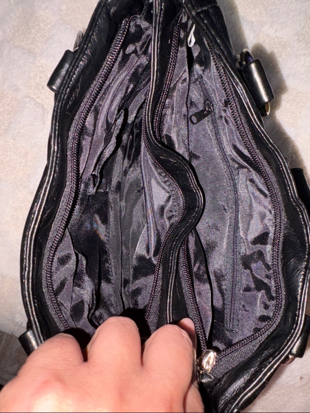 Black Chain-Detail Shoulder Bag - Women - Picture 3 of 3